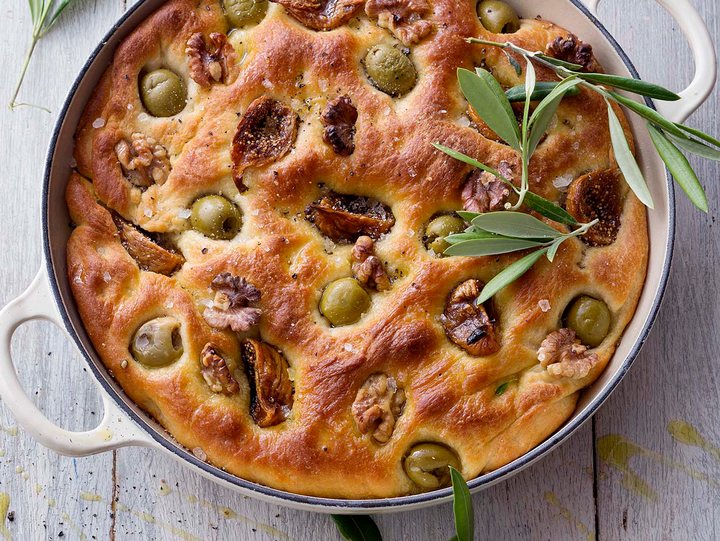 Focaccia med oliven, valnødder og tørrede figner